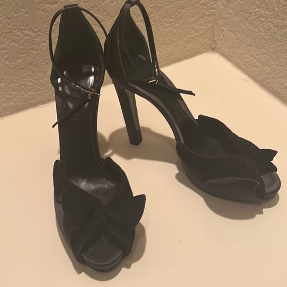 Giorgio Armani Womens Size 41 Open Toe Bow Front Pump Heels Black Velvet & Satin - Picture 1 of 12